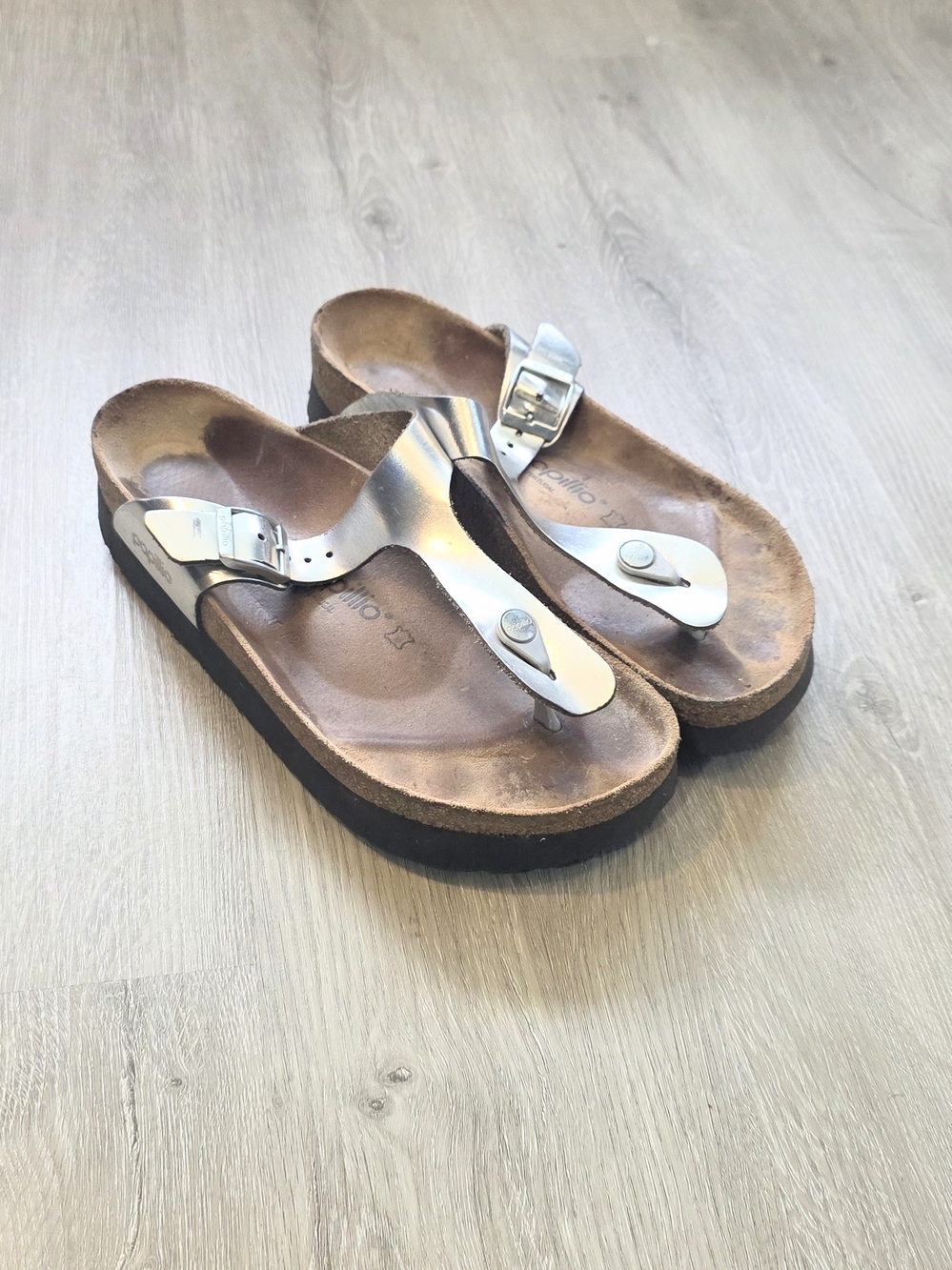 Papillio Metallic Silver Toe-Post Wedge Sandals Size 10 (41)